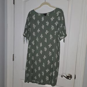 Ann Taylor Factory Sage Floral Midi Dress
